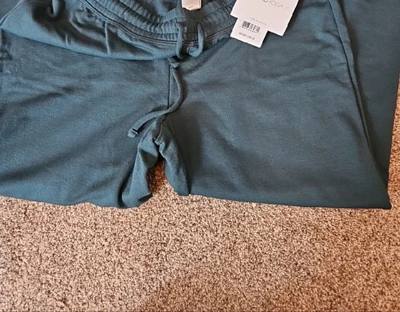 Beyond Yoga Jogger - Picture 2 of 3